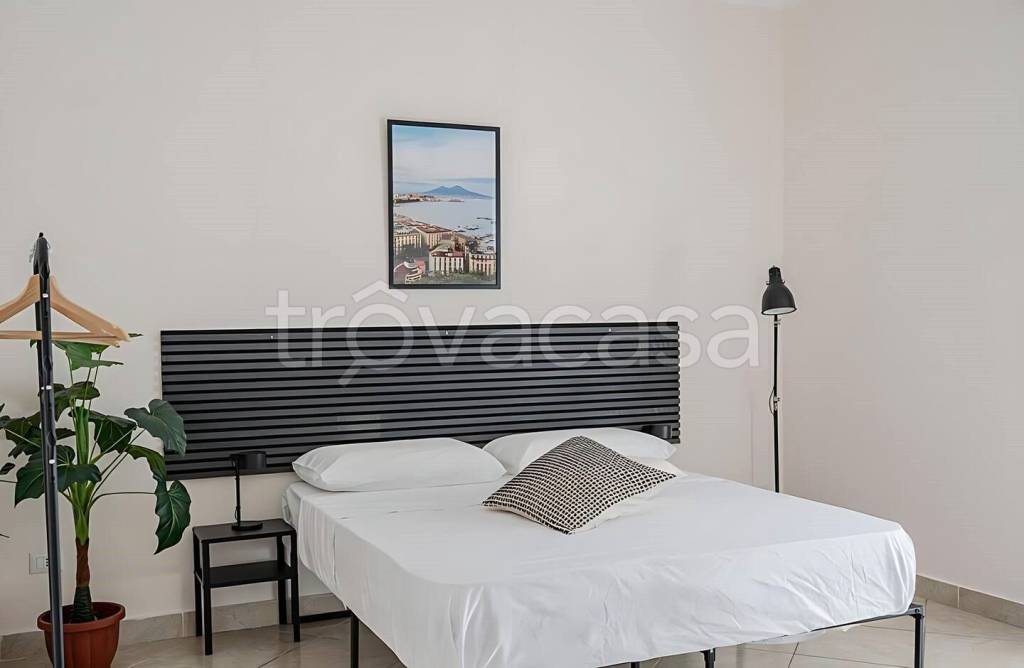 negozio in vendita a Napoli in zona Stella