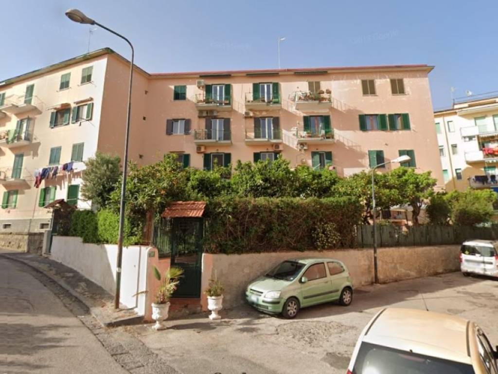 appartamento in vendita a Napoli in zona Bagnoli