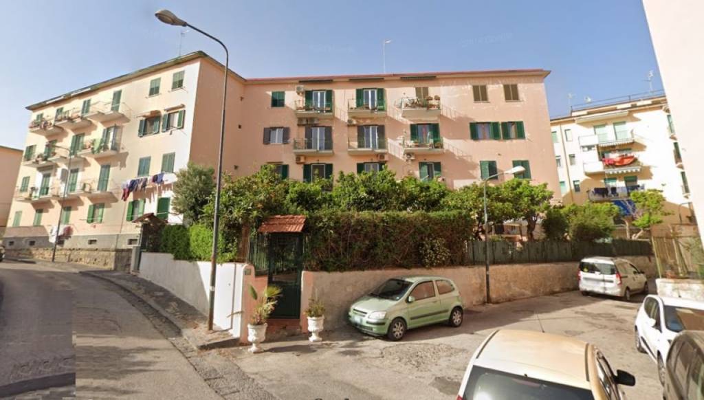 appartamento in vendita a Napoli in zona Bagnoli