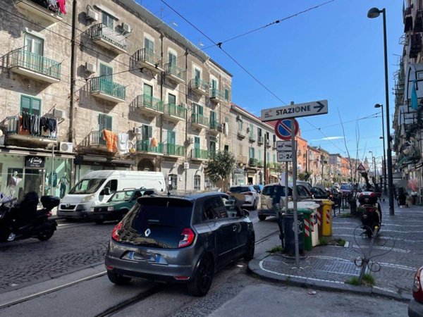 negozio in vendita a Napoli in zona San Giovanni a Teduccio