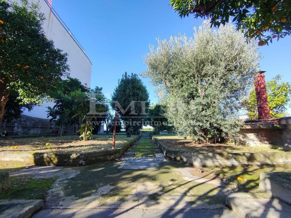 casa indipendente in vendita a Napoli in zona Posillipo