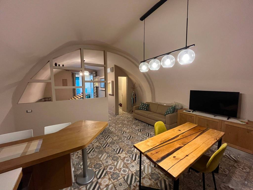 appartamento in vendita a Napoli in zona Chiaia