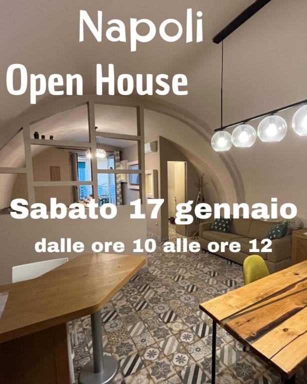 appartamento in vendita a Napoli in zona Chiaia