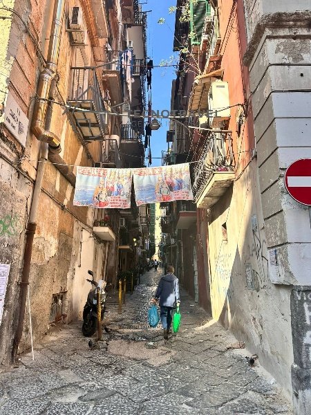 appartamento in vendita a Napoli in zona Chiaia