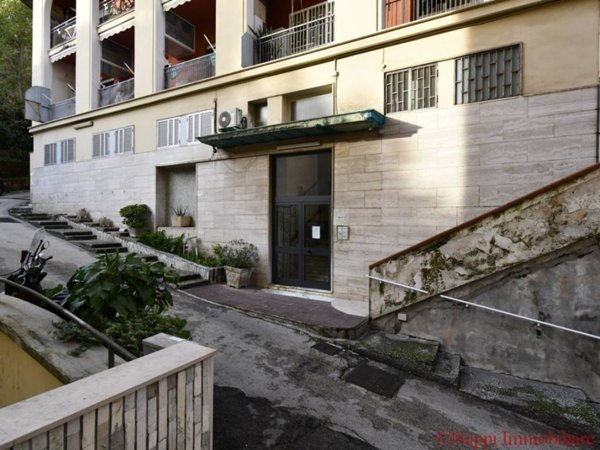 appartamento in vendita a Napoli in zona Chiaia