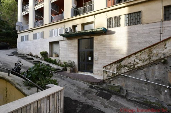 appartamento in vendita a Napoli in zona Chiaia