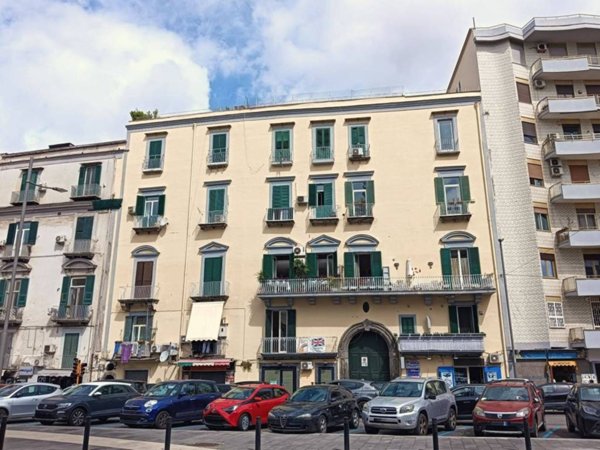 appartamento in vendita a Napoli in zona Chiaia