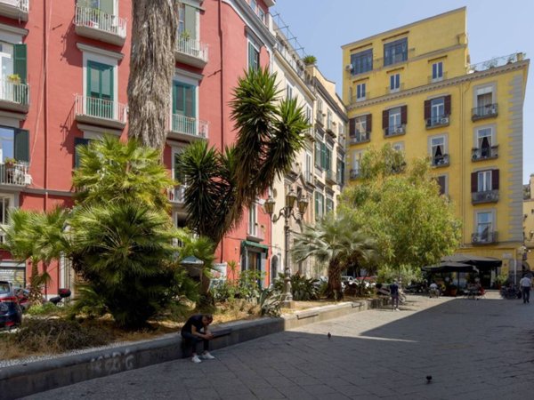 appartamento in vendita a Napoli in zona Chiaia