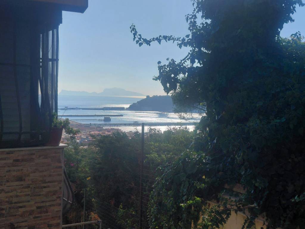 appartamento in vendita a Napoli in zona Bagnoli
