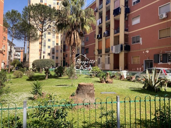 appartamento in vendita a Napoli in zona Barra