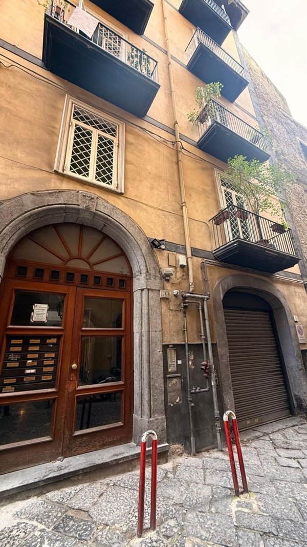 appartamento in vendita a Napoli in zona San Ferdinando