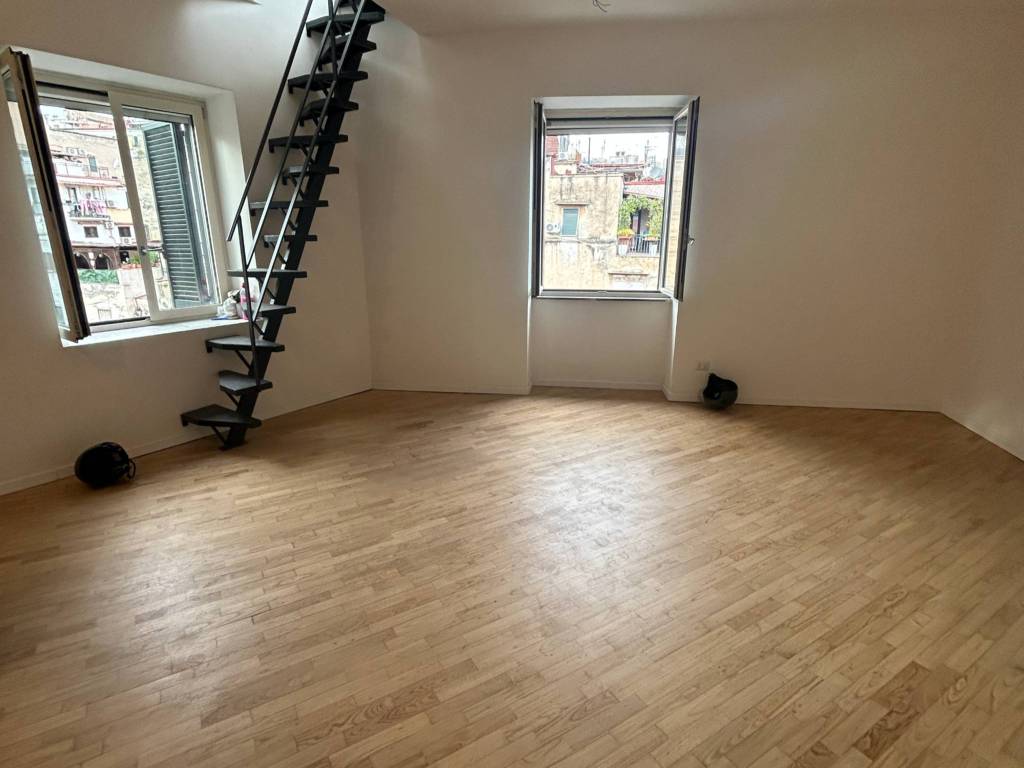 appartamento in vendita a Napoli in zona Stella