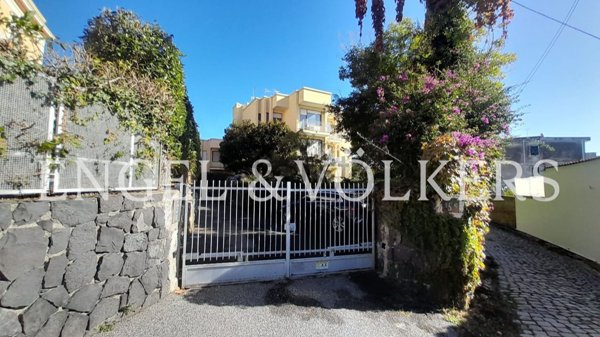 appartamento in vendita a Napoli in zona Posillipo