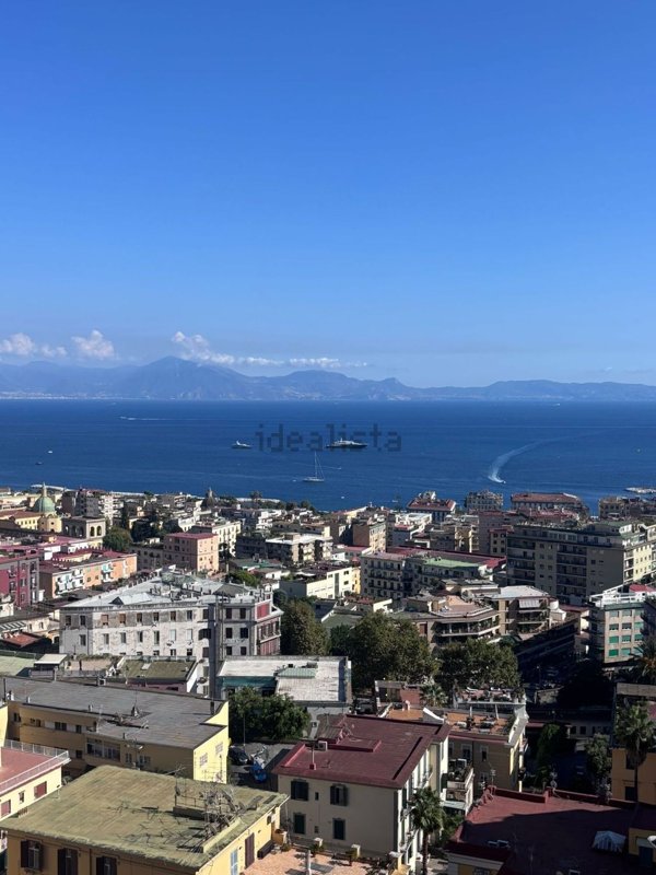 appartamento in vendita a Napoli in zona Chiaia