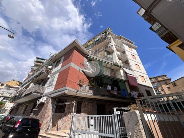appartamento in vendita a Napoli in zona San Carlo all'Arena