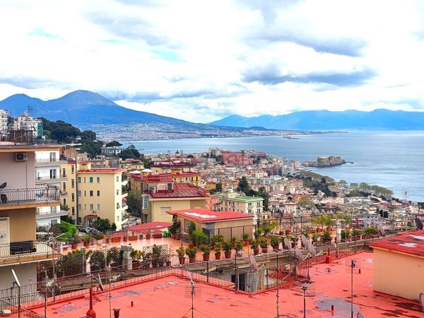 appartamento in vendita a Napoli in zona Chiaia