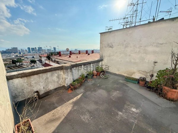 appartamento in vendita a Napoli in zona San Carlo all'Arena