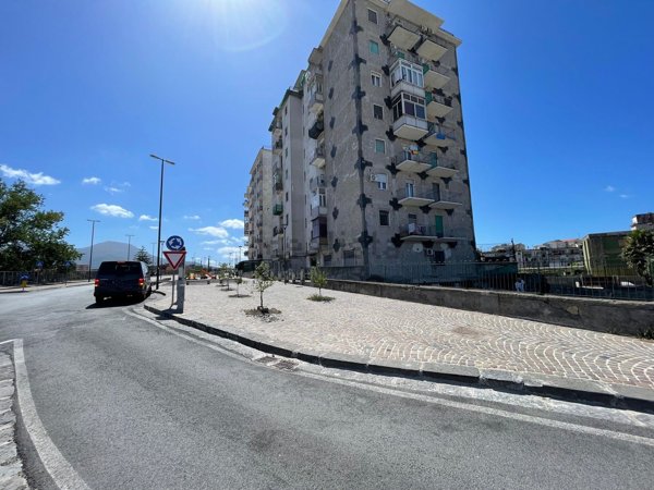appartamento in vendita a Napoli in zona Barra