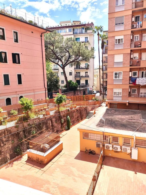 appartamento in vendita a Napoli in zona Arenella