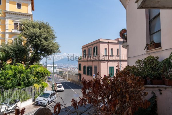 appartamento in vendita a Napoli in zona Chiaia