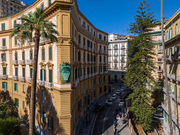 appartamento in vendita a Napoli in zona Chiaia