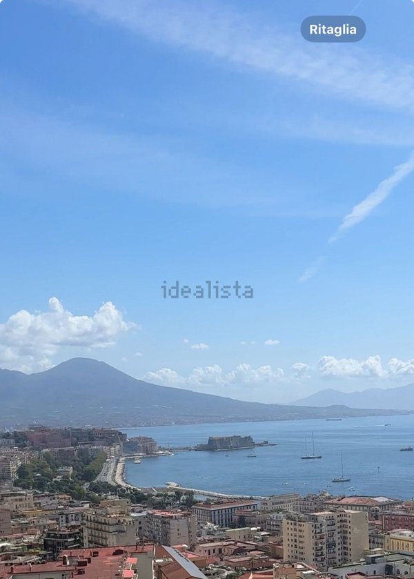 appartamento in vendita a Napoli in zona Chiaia