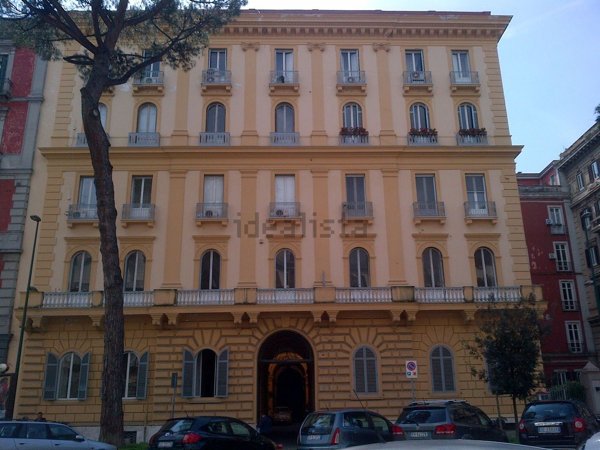 appartamento in vendita a Napoli in zona Chiaia