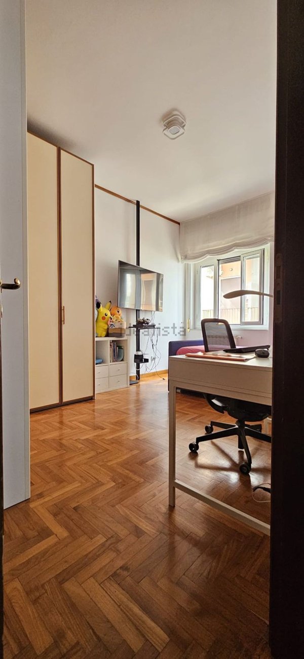 appartamento in vendita a Napoli in zona Chiaia