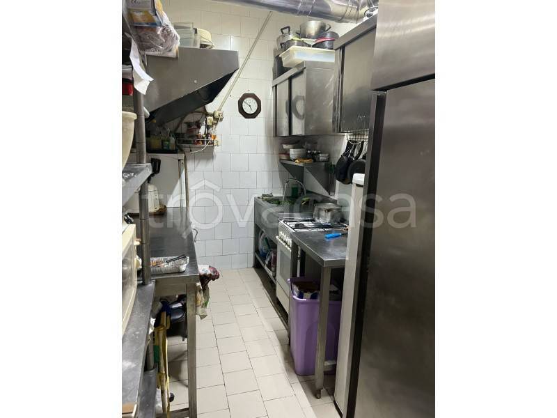 negozio in vendita a Napoli in zona Fuorigrotta