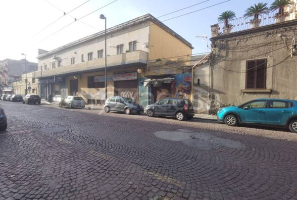 negozio in vendita a Napoli in zona San Giovanni a Teduccio