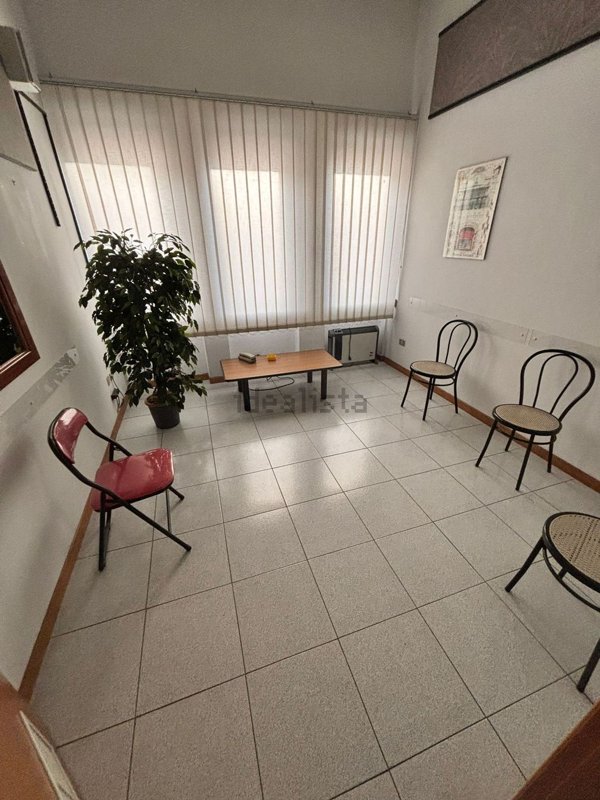 ufficio in vendita a Napoli in zona Poggioreale