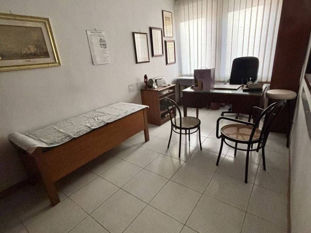 ufficio in vendita a Napoli in zona Poggioreale