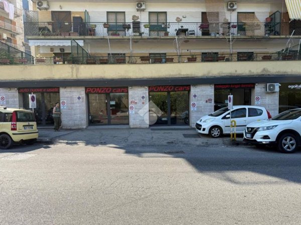 negozio in vendita a Napoli in zona Camaldoli