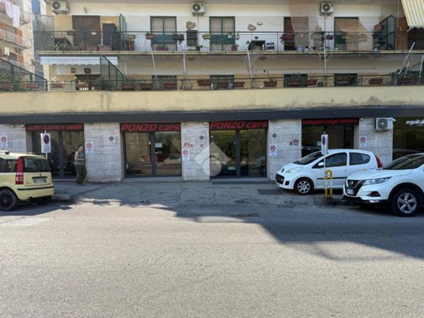 negozio in vendita a Napoli in zona Vomero