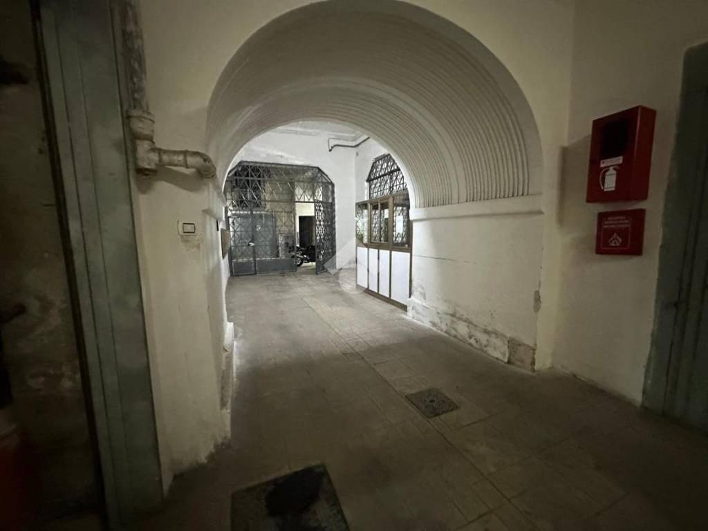 locale commerciale in vendita a Napoli in zona Vomero