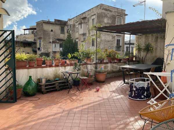 appartamento in vendita a Napoli in zona San Carlo all'Arena