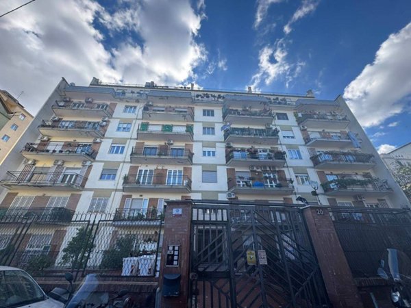 appartamento in vendita a Napoli in zona Stella