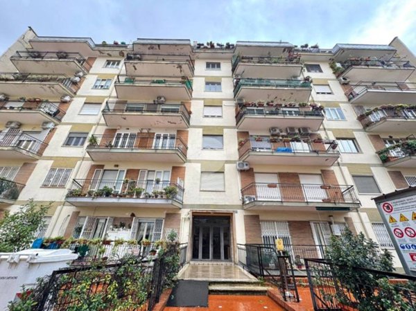 appartamento in vendita a Napoli in zona Stella