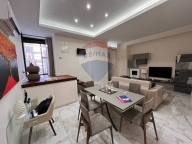 appartamento in vendita a Napoli in zona Chiaia