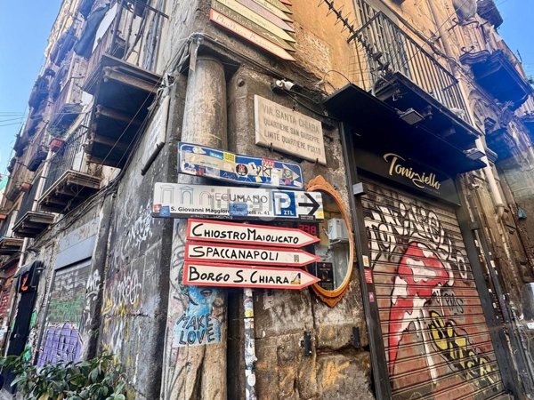 appartamento in vendita a Napoli in zona Porto