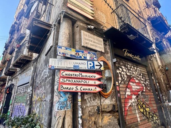 appartamento in vendita a Napoli in zona Porto