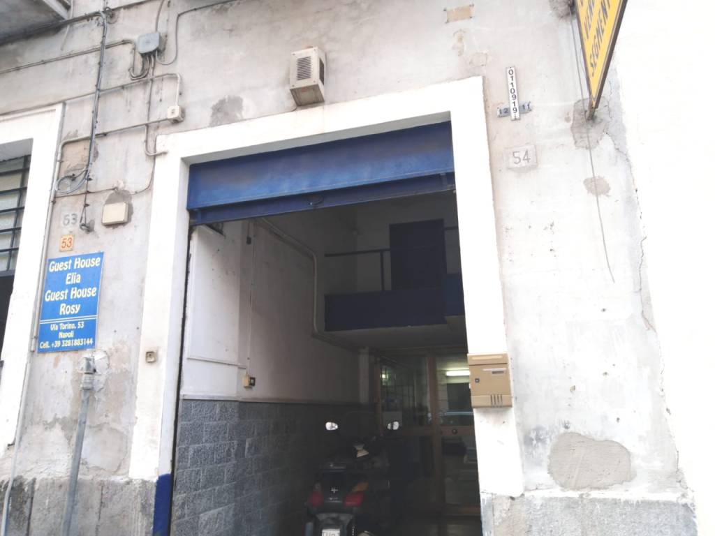 negozio in vendita a Napoli in zona Pendino / San Giuseppe