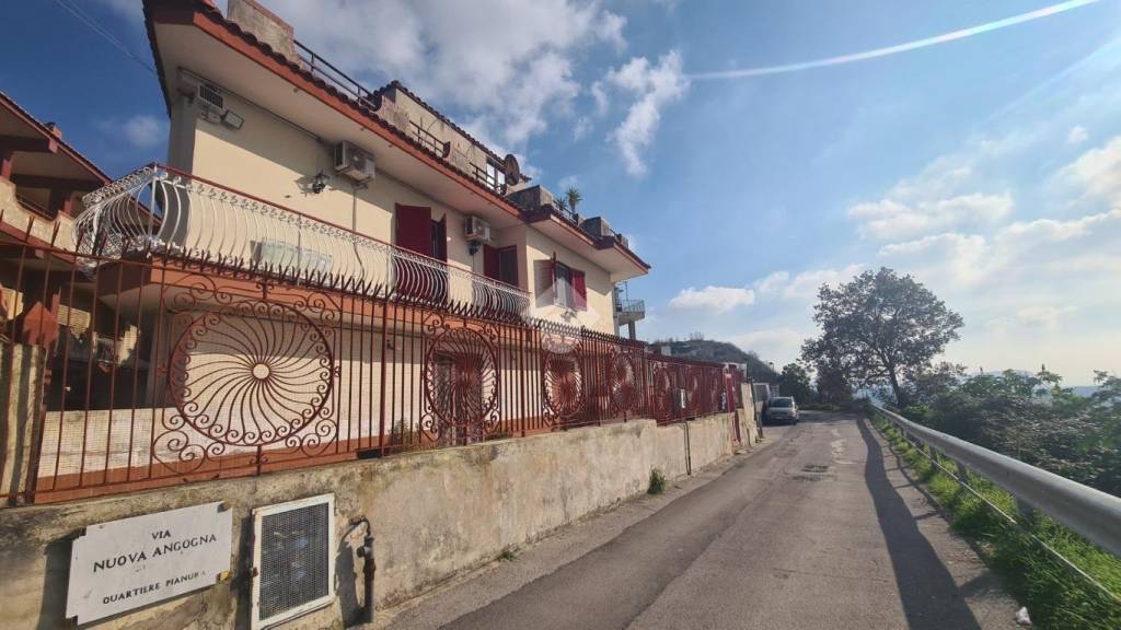 appartamento in vendita a Napoli in zona Pianura