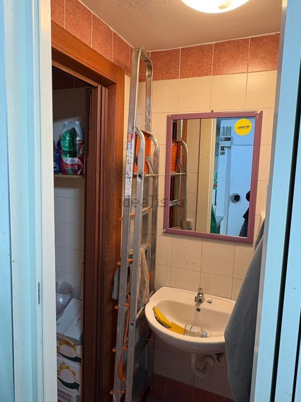 locale commerciale in vendita a Napoli in zona Chiaia