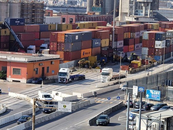 capannone in vendita a Napoli in zona Zona Industriale-Ferrovia