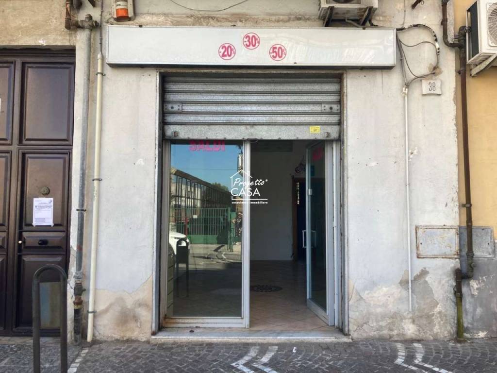 negozio in vendita a Napoli in zona Barra