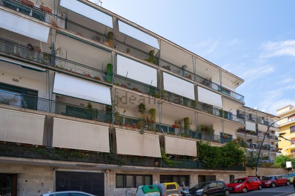 appartamento in vendita a Napoli in zona Chiaia