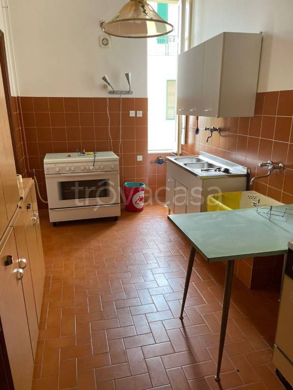 appartamento in vendita a Napoli in zona Chiaia