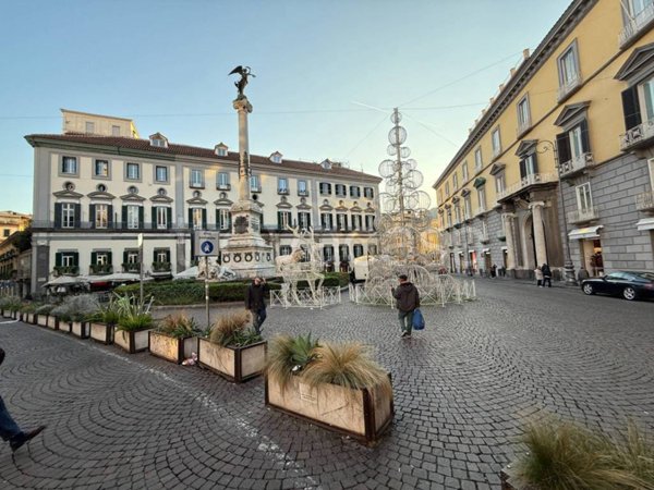 appartamento in vendita a Napoli in zona Chiaia