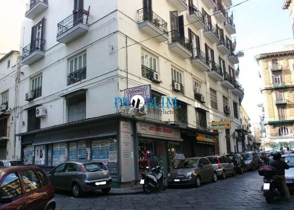 locale commerciale in vendita a Napoli in zona Pendino / San Giuseppe